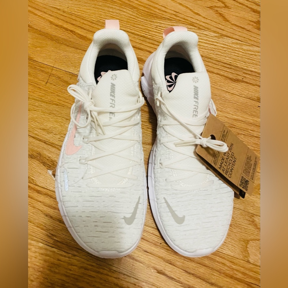 NWT woman’s Nike FreeRun 5.0